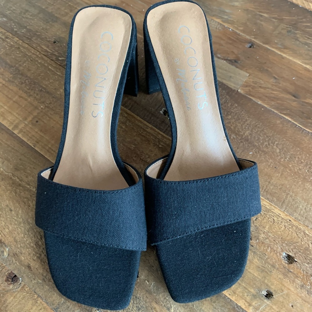 Coconuts by Matisse Slide Size 7